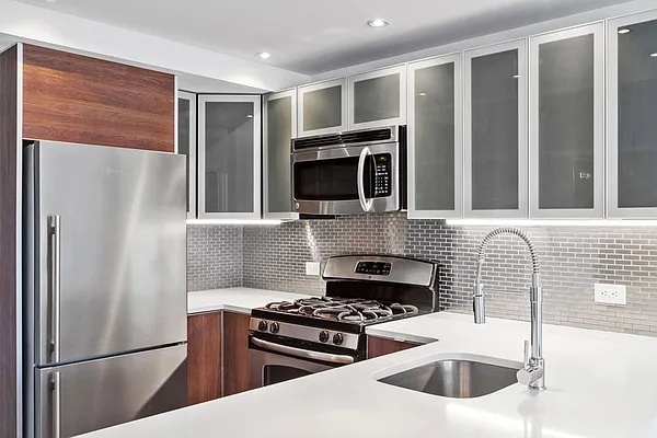 Rented by Greystar | media 3