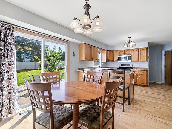 3rd image of 1413 Lee AVENUE