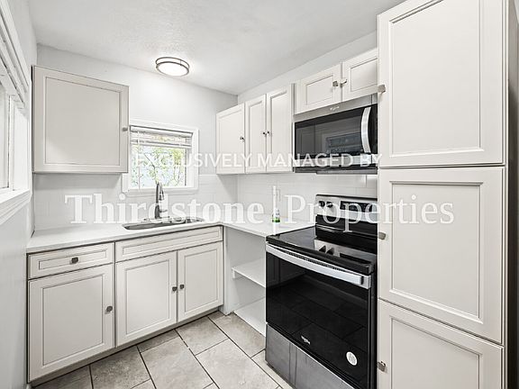 3rd image of 3053 Gilmore St