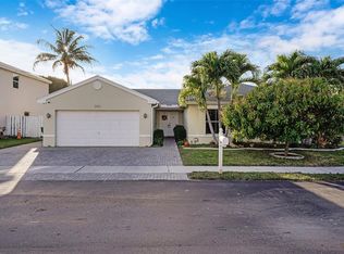 3951 SW 72nd Dr, Davie, FL 33314