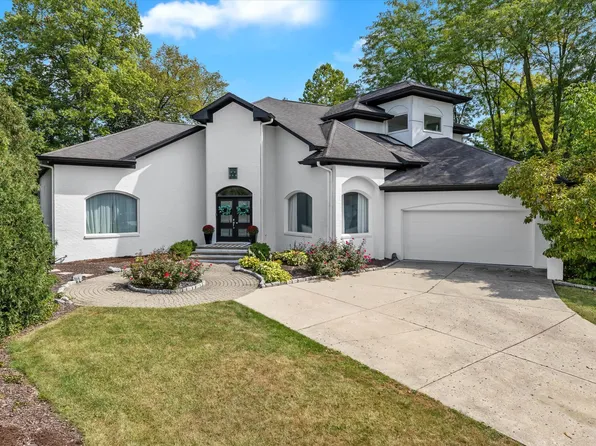 8517 Oakmont Ln, Indianapolis, IN 46260