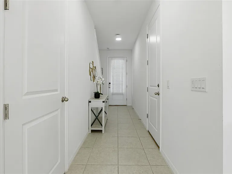 710 Longboat Dr — Photo 4