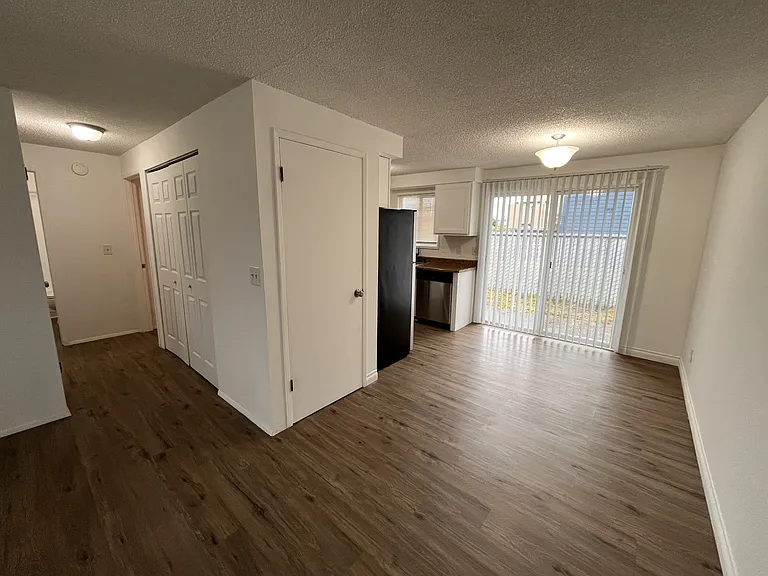 22920 NE Halsey St #5 — Photo 5