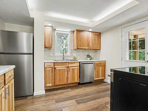 3rd image of 320 Trimble Ave