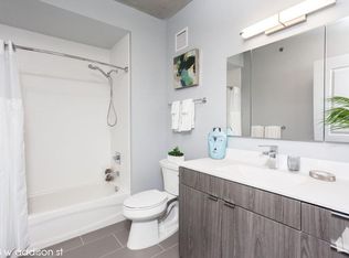 1033 W Addison St #122, Chicago, IL 60657