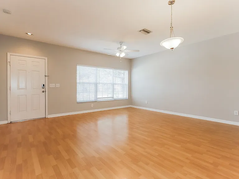 10808 Shasta Ct — Photo 5