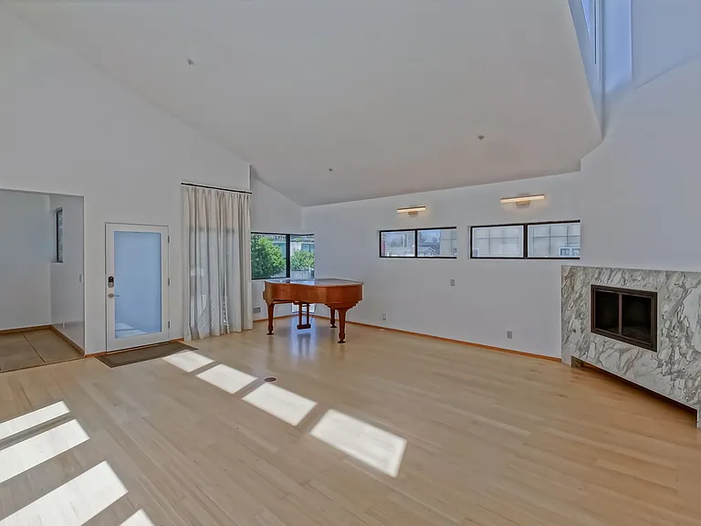 522 Grand Blvd — Photo 5