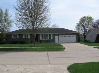 185 E Sesame St, Garner, IA 50438