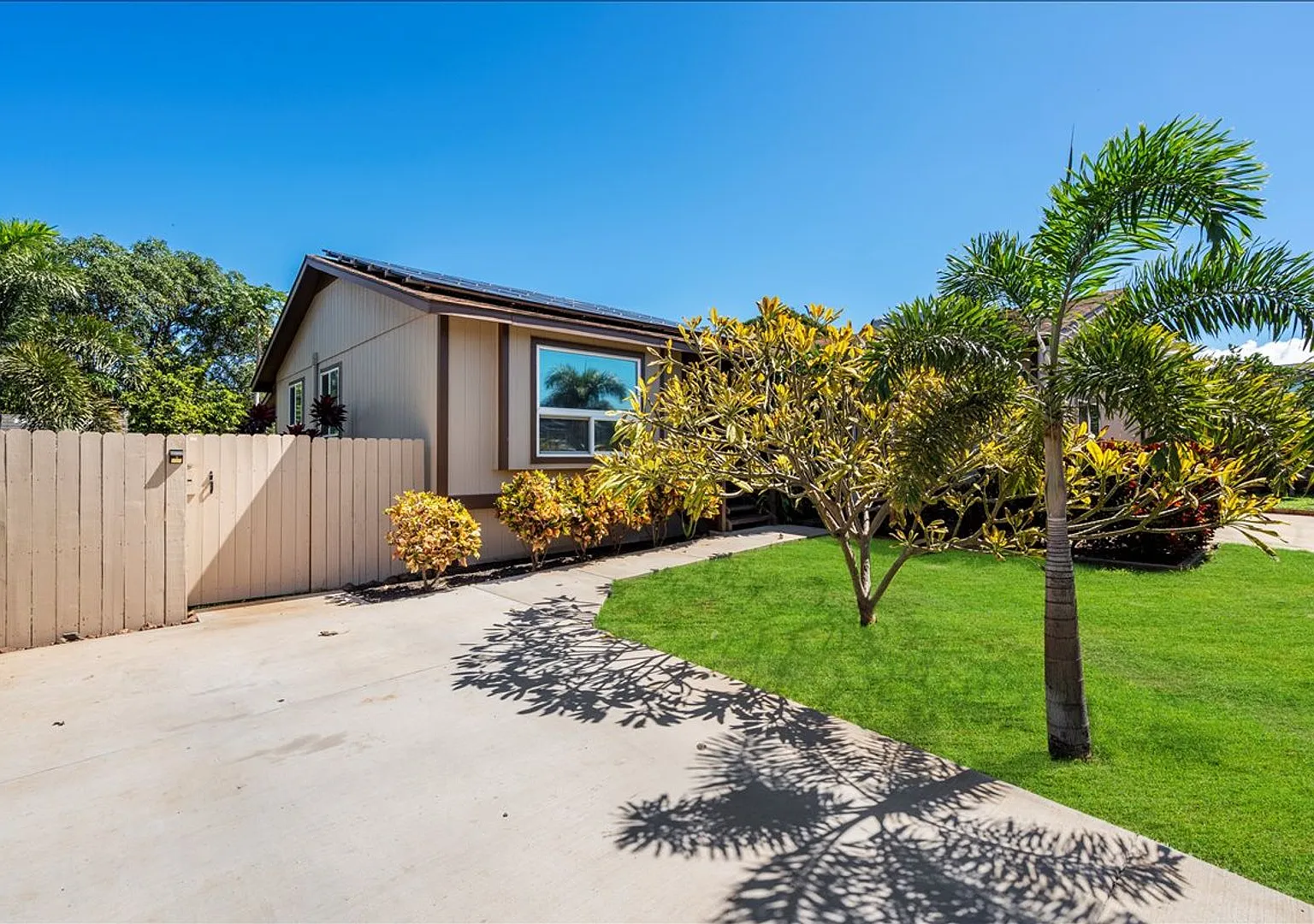 Remodeled 2 Bed/ 1 Bath Main House in North Kihei — Photo 3