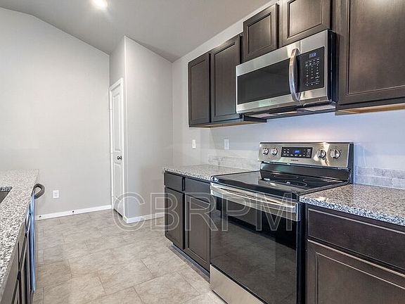 5th image of 3017 Valencia Ave