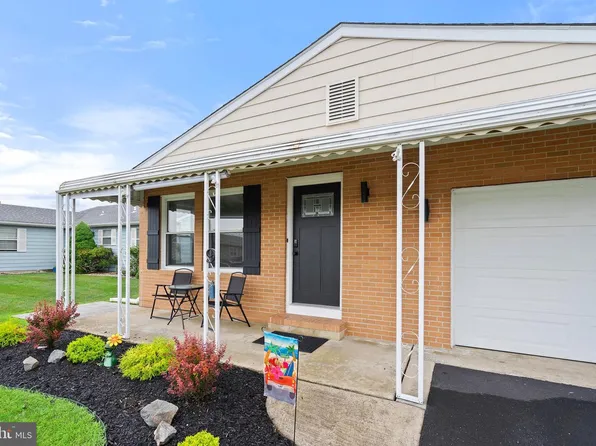 9 Zapata Ct, Toms River, NJ 08757