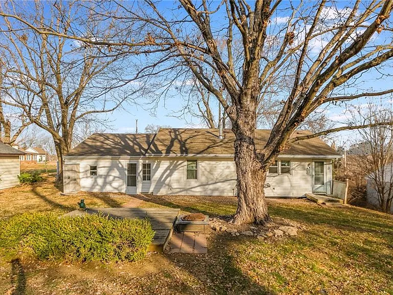 124 Almond St — Photo 16