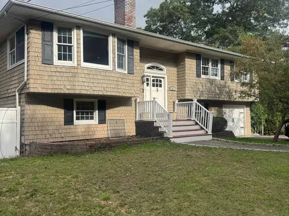 https://photos.zillowstatic.com/fp/b298e66a4674eab3a167738eac273121-p_e.webp