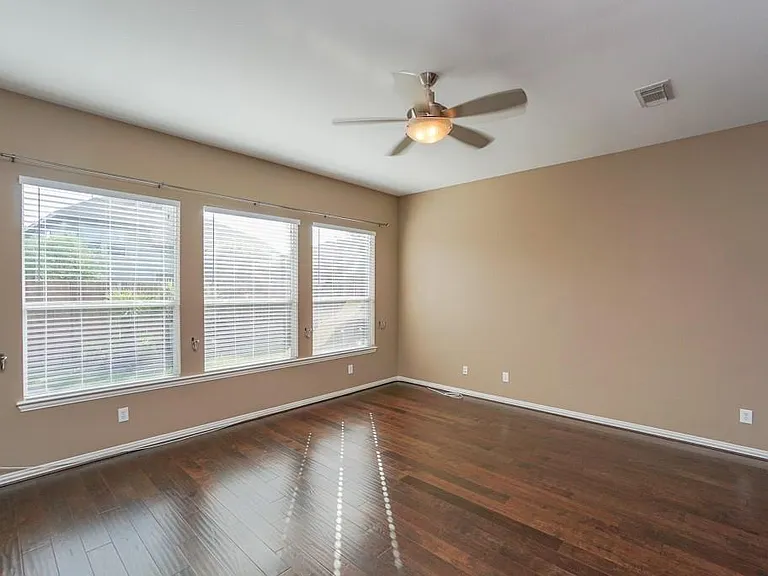 7102 Thistlewood Park Ct — Photo 9