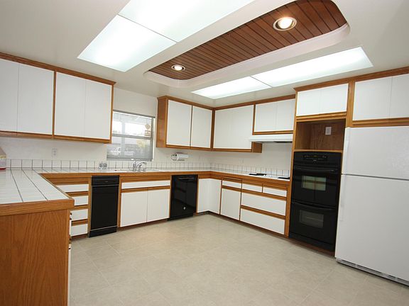 3rd image of 215 Richardson Ave