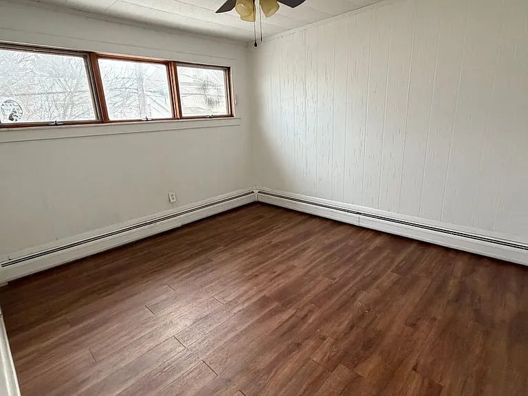 1817 Dickson Ave — Photo 18