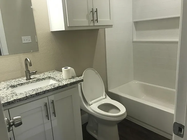 902 N Bush Ave — Photo 12