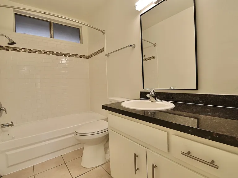 12241 Burbank Blvd — Photo 15