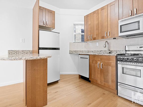 4th image of 306 E 71st St APT 5A