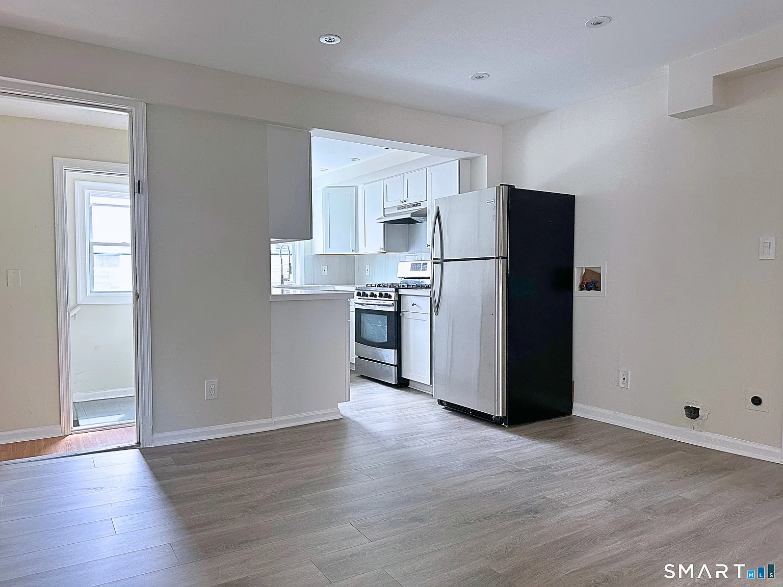 4 bed, 1.0 bath, 1100 sqft, $2,500 — Photo 2