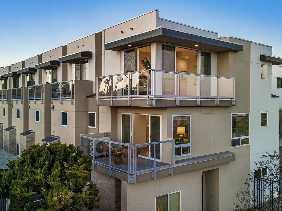 1st image of 1952 Hornblend St #7