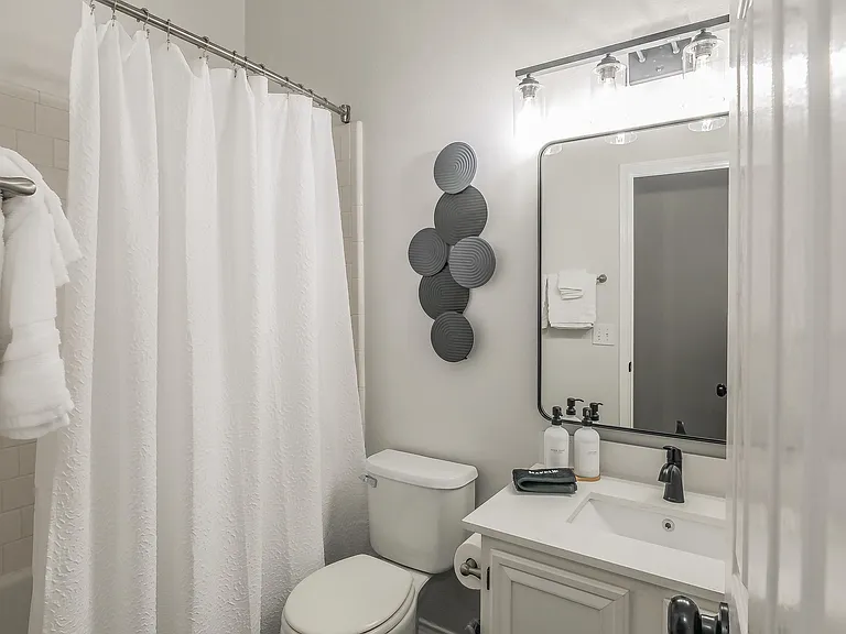 7017 Chateau Dr — Photo 12