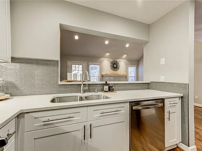 1302 Defoors Lndg NW — Photo 9