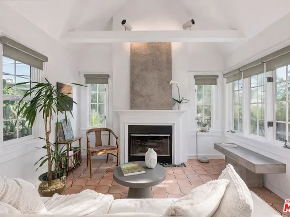 2427 N Gower St, Los Angeles, CA 90068
