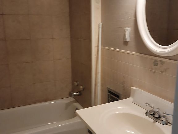 5th image of 5836 Eastman St