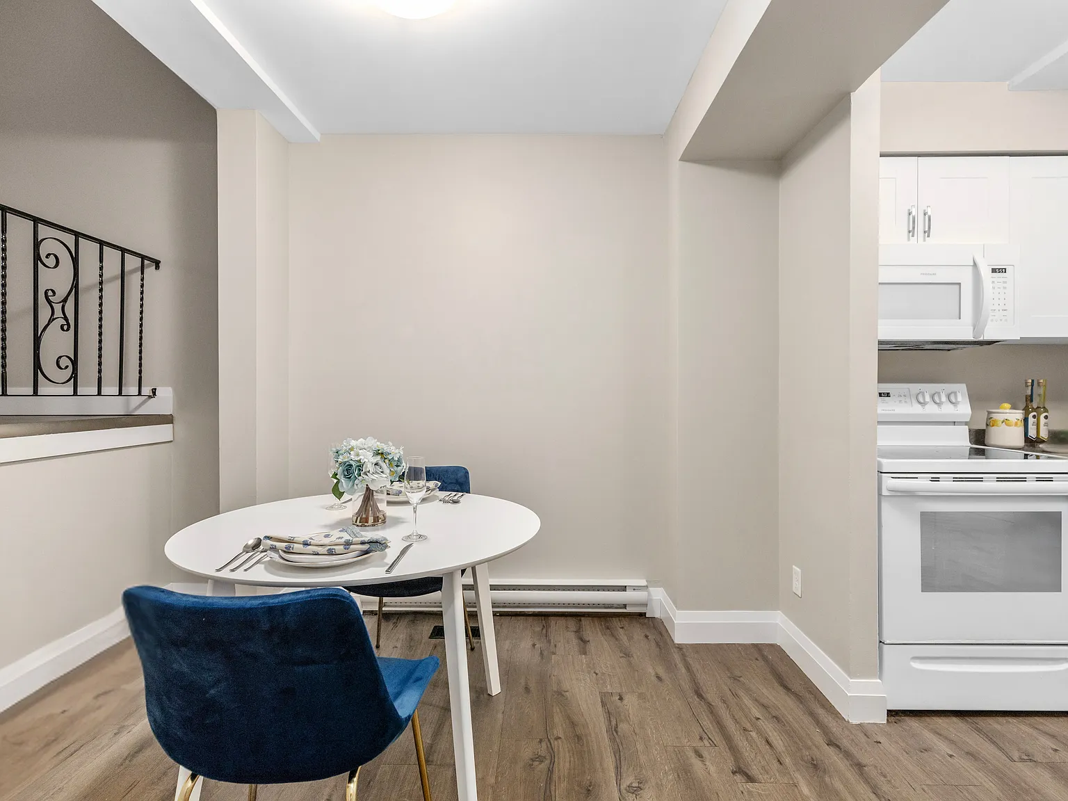 Village Green Court, Sault Ste. Marie - Choose Your Own Rent Level Please Call Us For Details.Par... — Photo 3