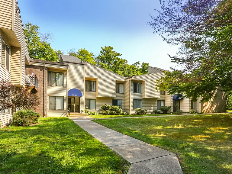 Woodhill Apartments — Photo 16
