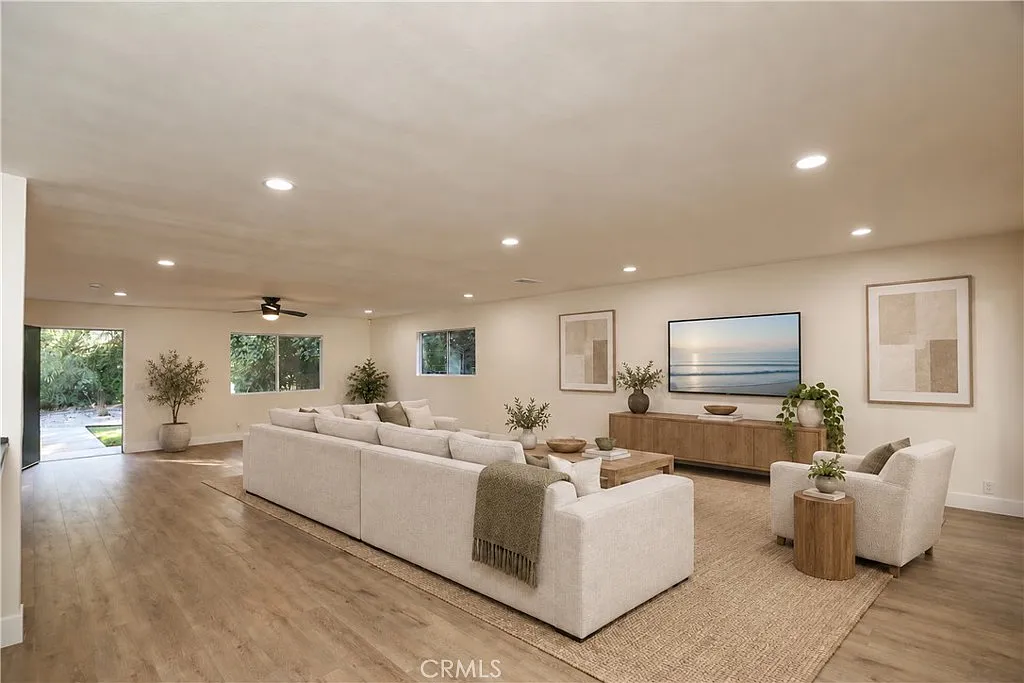 6 bed, 4.5 bath, 3185 sqft, $10,900 — Photo 1