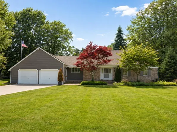 37953 Elmite St, Harrison Township, MI 48045