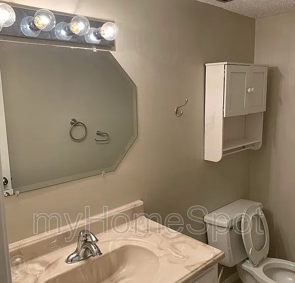 4828 Huron Dr — Photo 13