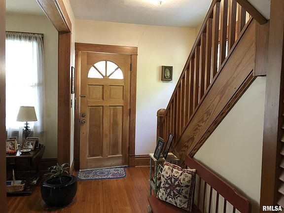5th image of 1037 N Seminary St