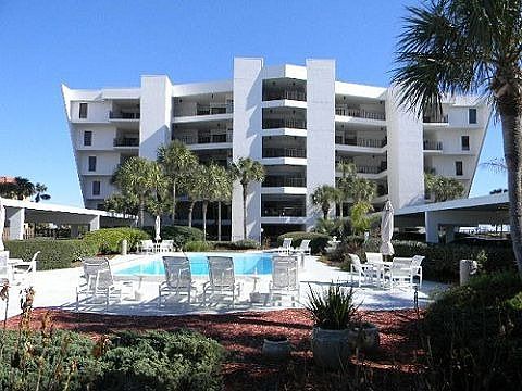 only 30 condos in building