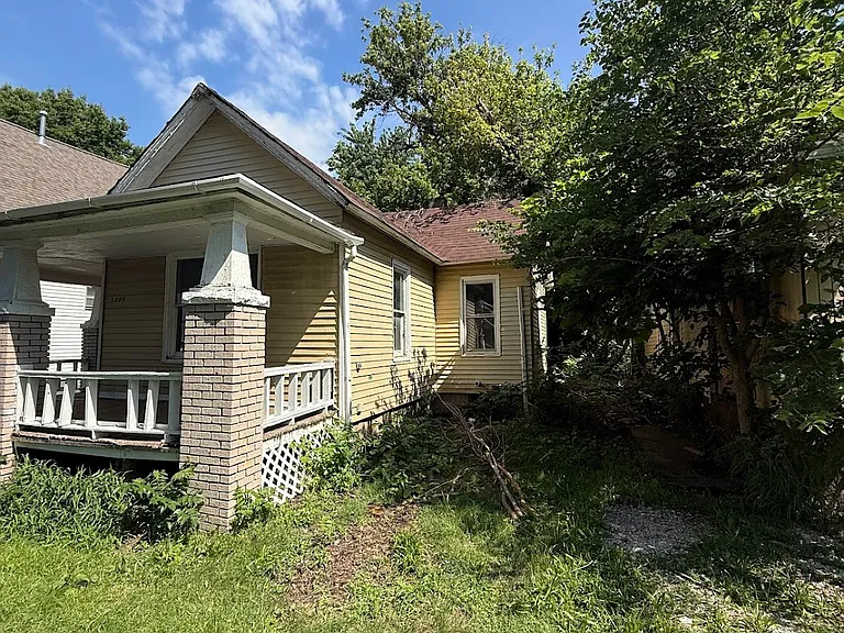 1344 E Condit St — Photo 2