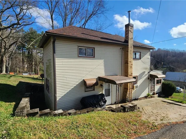 201 Hill Dr, Sherrodsville, OH 44675