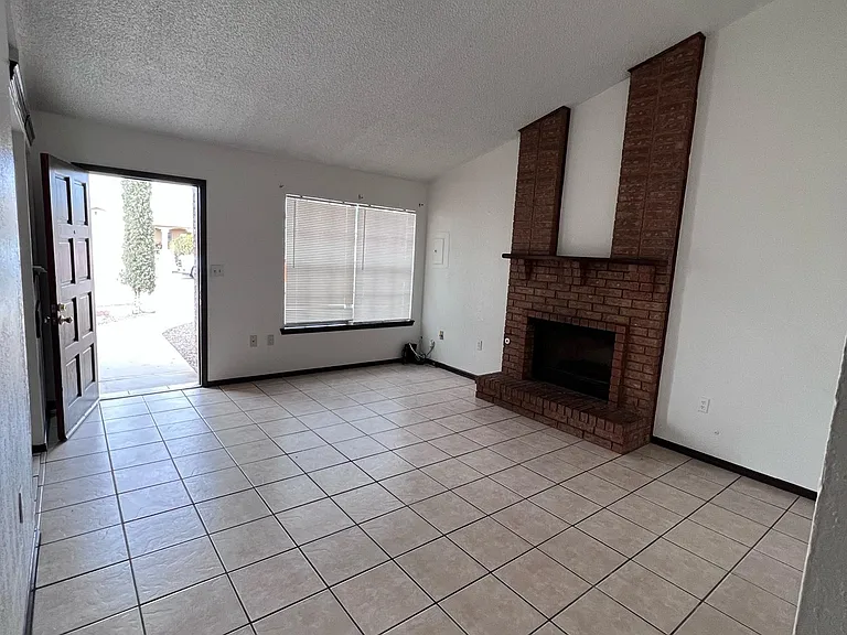 11736 Henry Phipps Dr — Photo 3