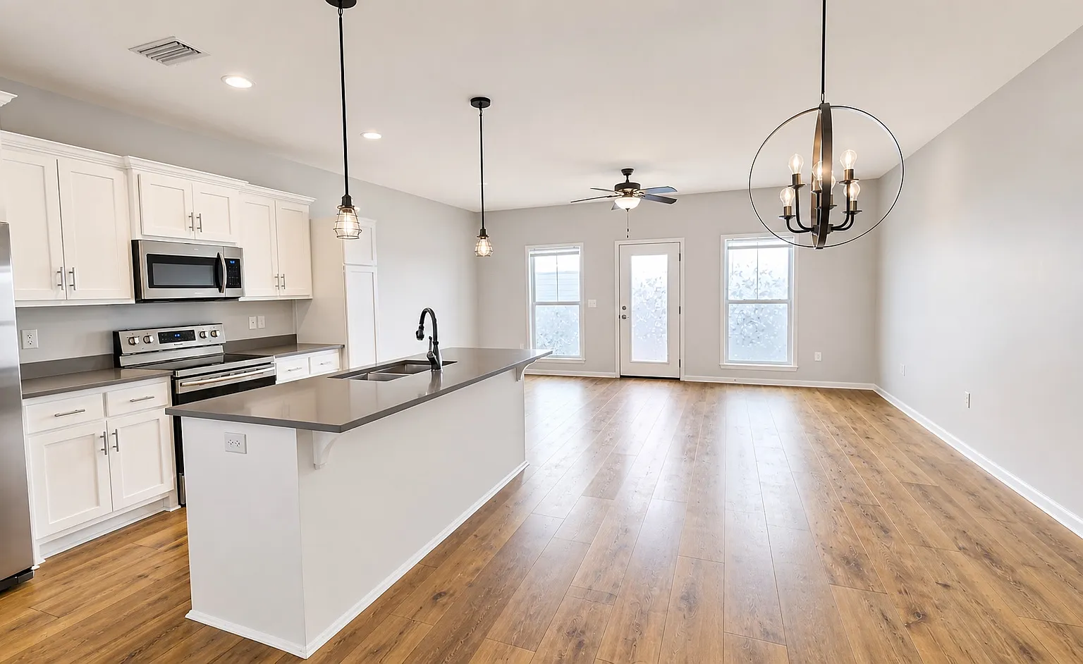 3 bed, 2.5 bath, 1535 sqft, $1,925 — Photo 4