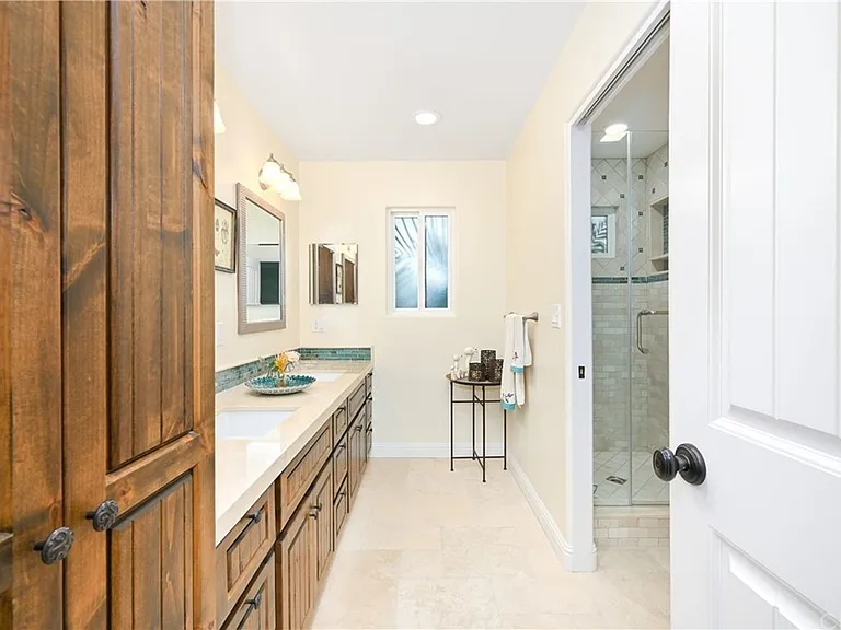 1337 Vuelta Grande Ave — Photo 28