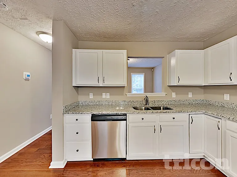 3328 Neptune Dr — Photo 7