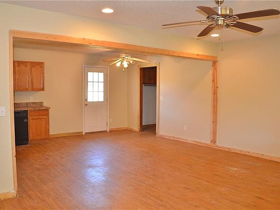 4th image of 104 Southwood St