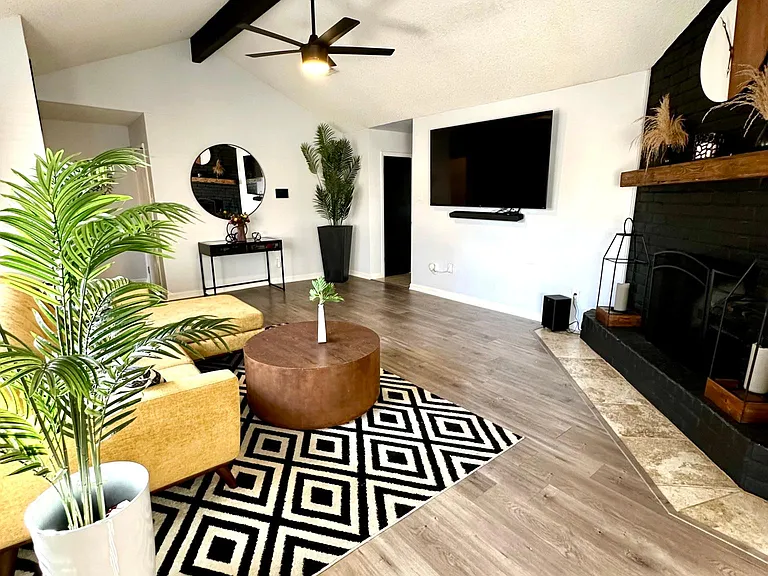 2423 Fairgreen Dr — Photo 1