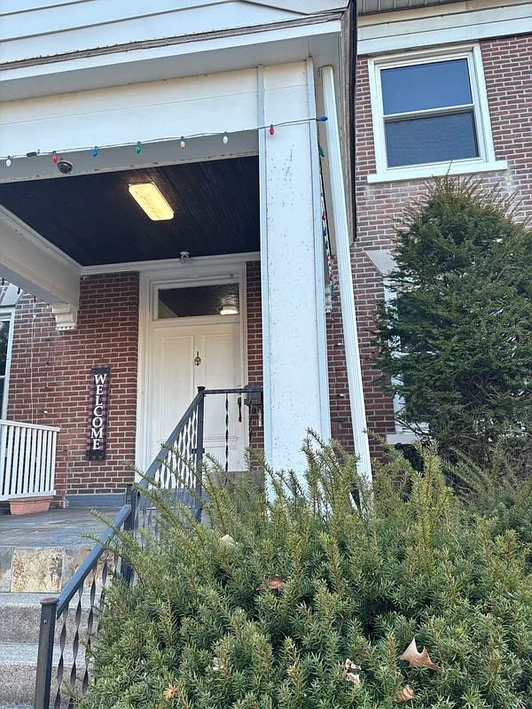 2 bed, 1.0 bath, 800 sqft, $1,600 — Photo 2