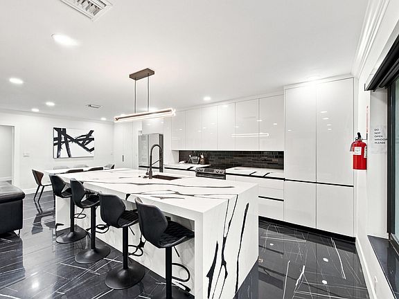 3rd image of 2457 NE 27th Terrace
