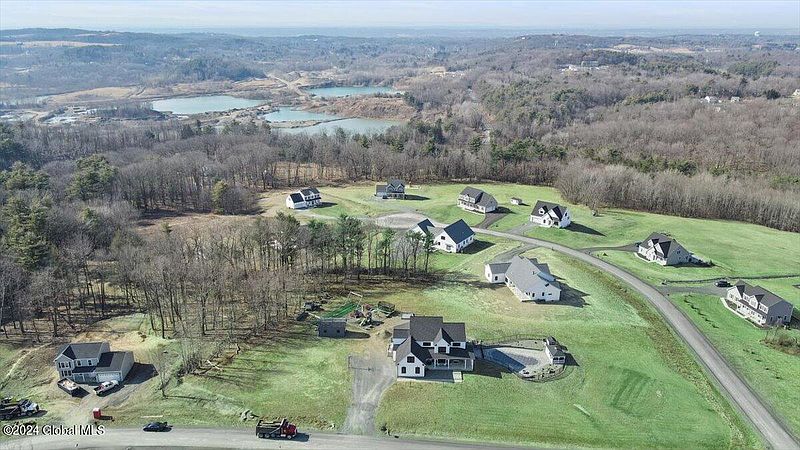 4th image of 8 Fox Hen Drive
