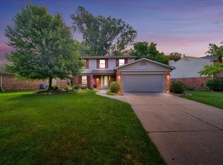 19477 Stamford Dr, Livonia, MI 48152