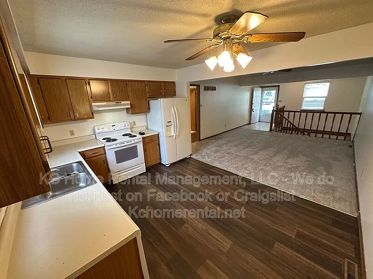 735 NE Barnes Dr #B — Photo 8