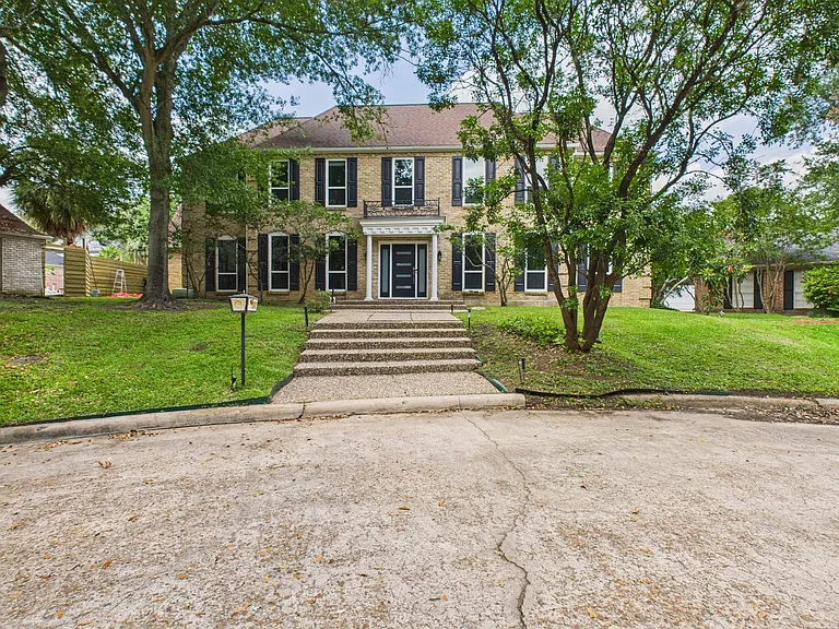 702 Daria Ct — Photo 41